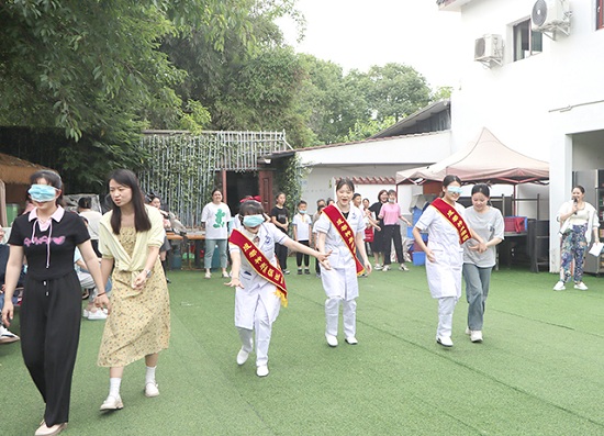 【成都癲癇病醫院】【天使在身邊】5月12日，成都神康癲癇醫院國際護士節戶外團建紀實