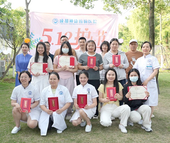 【感恩有你，白衣天使在行動(dòng)】昨日，成都神康癲癇醫(yī)院開展國(guó)際護(hù)士節(jié)戶外團(tuán)建